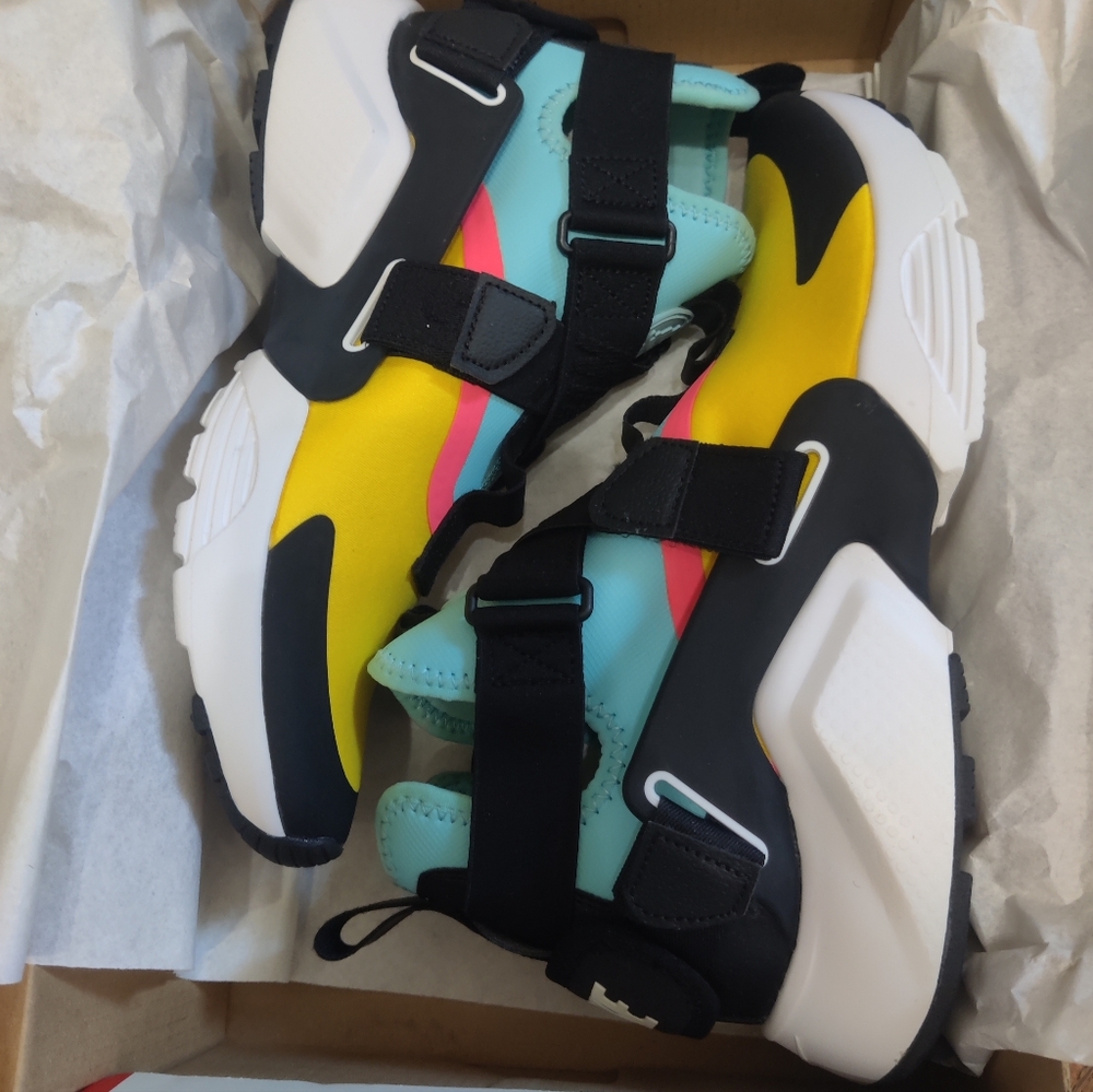 Nike Huarache city GS tour yellow blue 6Y